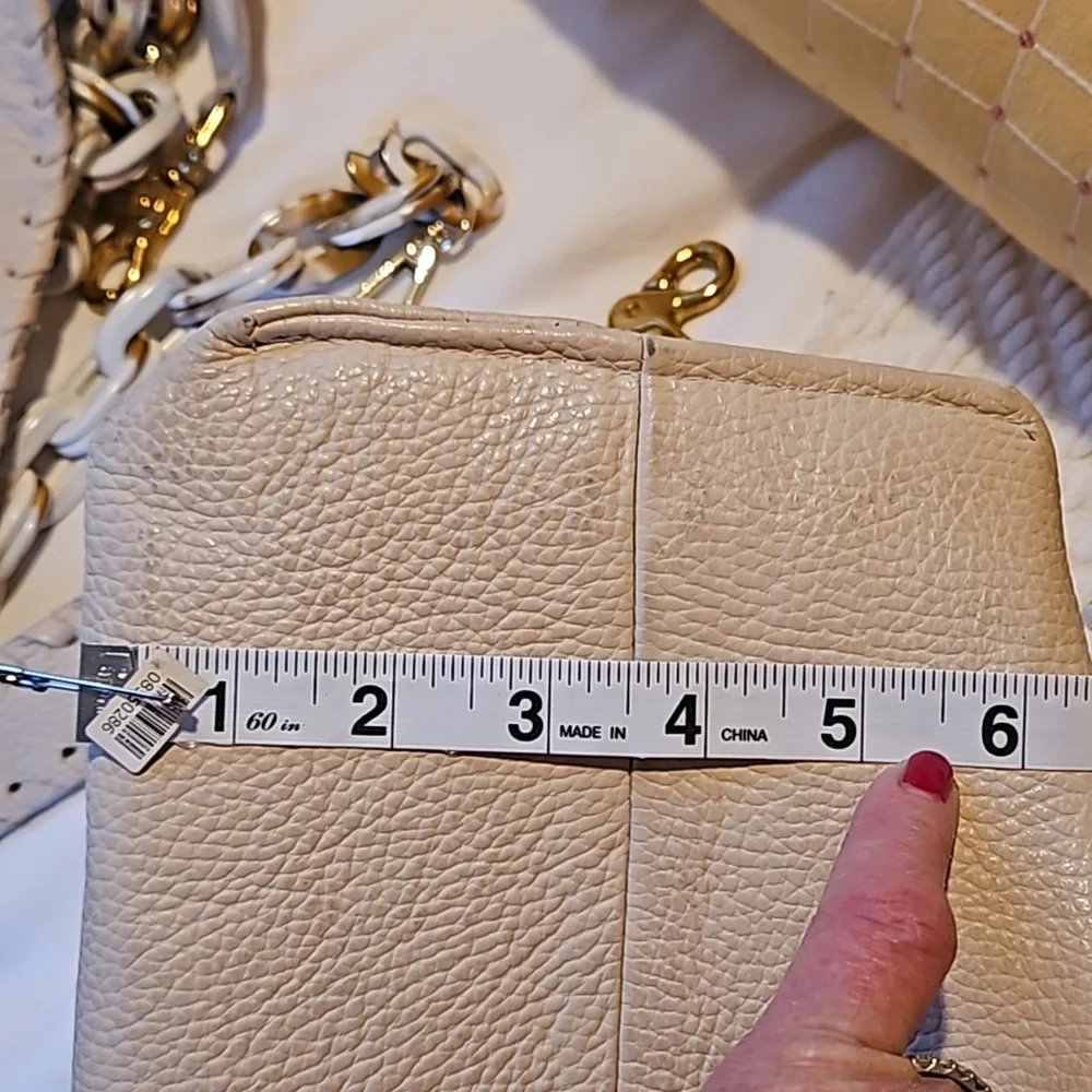 Ivory handbag 12x8x6.5 with three straps. - Picture 7 of 12